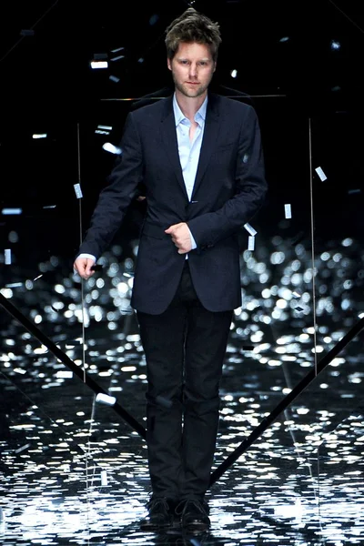 Look 50